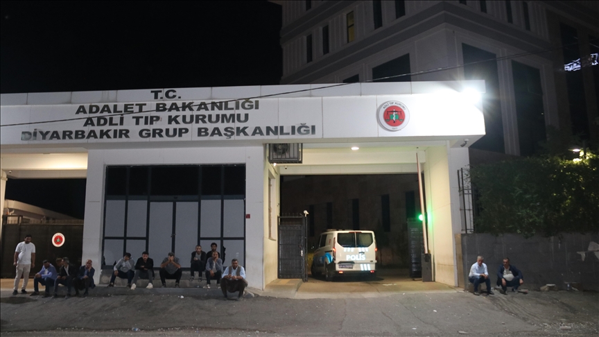 Li Diyarbekirê 4 kesên ku ji bo paqijkirinê ketin bîra avê mirin
