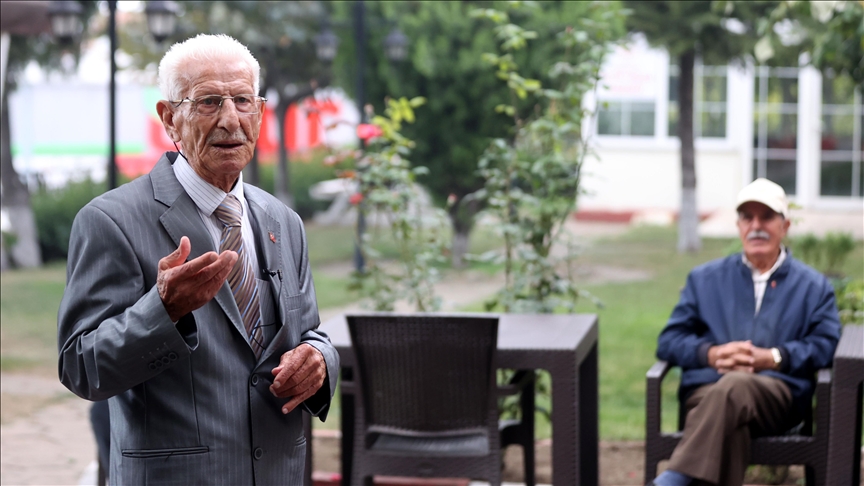 "Assolist Cemal" huzurevini şarkılarla şenlendiriyor