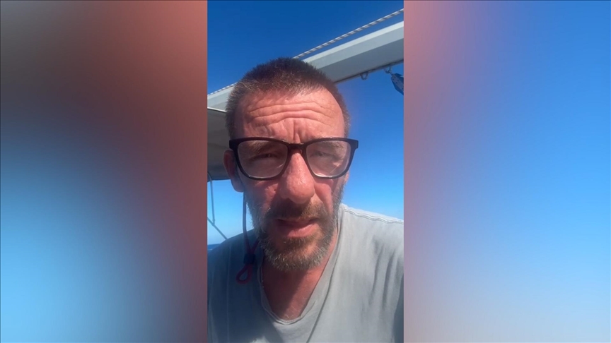 Küresel Sumud Filosu'ndaki İskoç aktivist Hickey, gece yapılan tacizleri "psikolojik savaş" olarak niteledi