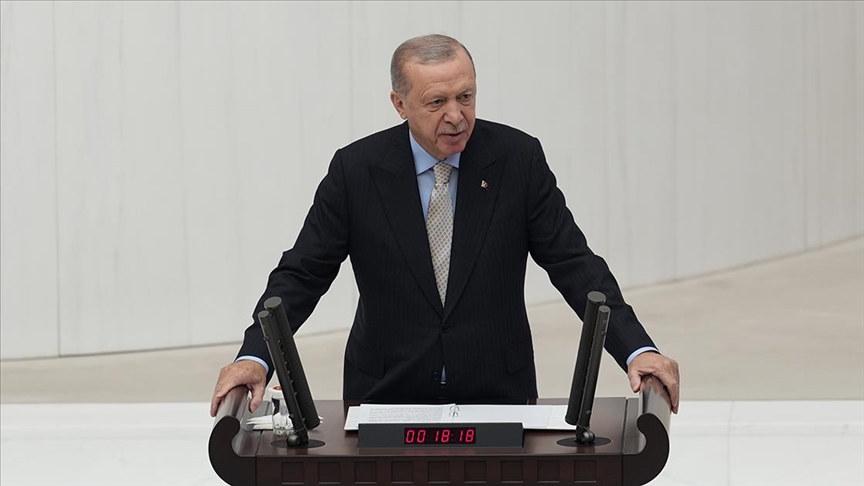 CANLI - Cumhurbaşkanı Erdoğan: Büyük ve güçlü Türkiye ülküsüne giden yolda hepimiz biriz, beraberiz