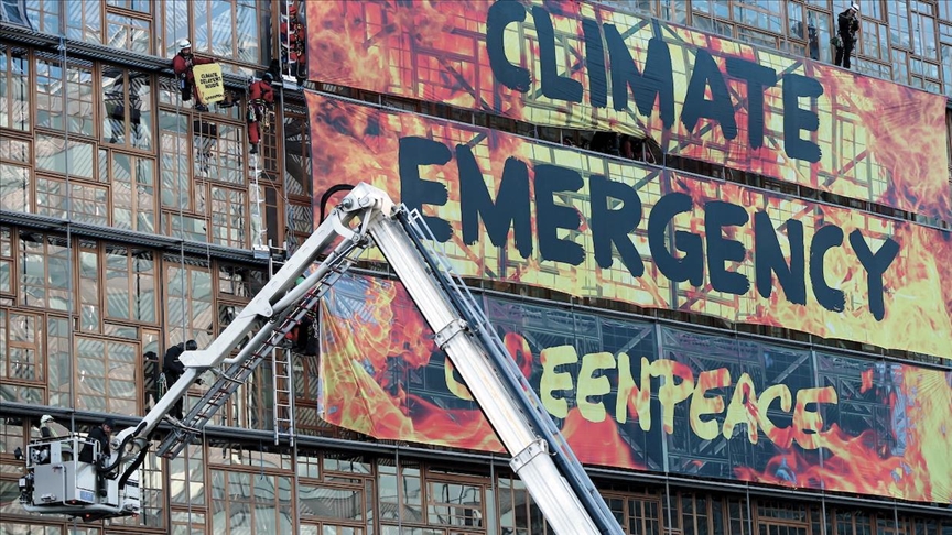 Greenpeace activists block LNG terminal in Belgium to protest imports from Russia, US