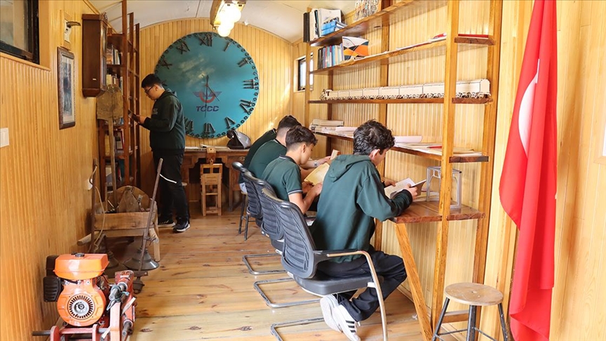 Tarihi gardaki "vagon kütüphane ve müze" tarih ve bilgiyle dolu