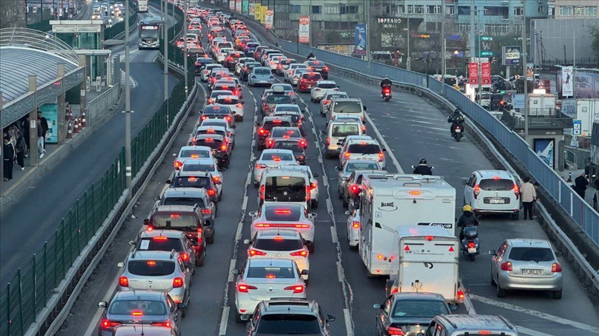 İstanbul'da trafik yoğunluğu yüzde 83'e ulaştı 