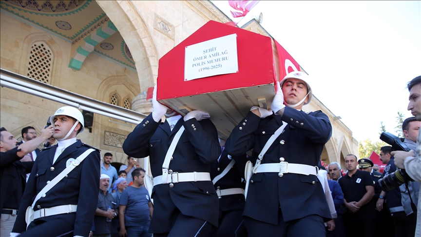 Şehit polis memuru Ömer Amilağ, Şanlıurfa'da son yolculuğuna uğurlandı