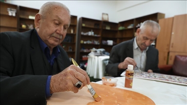 Huzurevinde geçen ömür sanatla yeniden renklendi