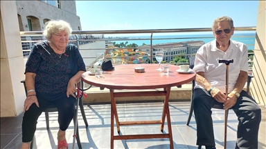 Alman çift 28 yıldır tatil için Antalya'yı tercih ediyor