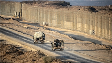 Israeli army shuts 2 main routes in Gaza City, effectively separating north from south