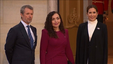 Presidentja Osmani u prit në Kopenhagë nga mbreti dhe mbretëresha e Danimarkës