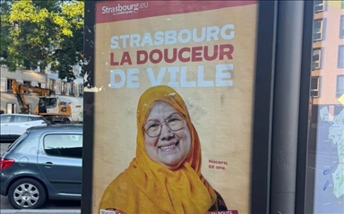 Strasbourg : une affiche d’une femme voilée déclenche la polémique, une élue PS s’en prend à la Ville