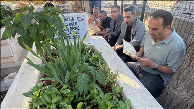 Anadolu Ajansı muhabiri Yasin Dikme vefatının 2. yılında mezarı başında anıldı