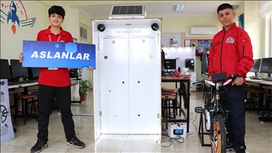 Gaziantepli öğrenciler pedal çevirerek elektrik üretiyor