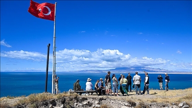 Van Gölü manzaralı Ayanis Kalesi turistlerin uğrak noktası oldu