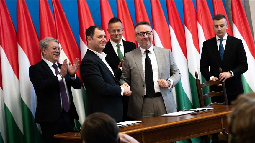 Mađarska potpisala ugovor o kupovini četiri milijarde kubika tečnog gasa