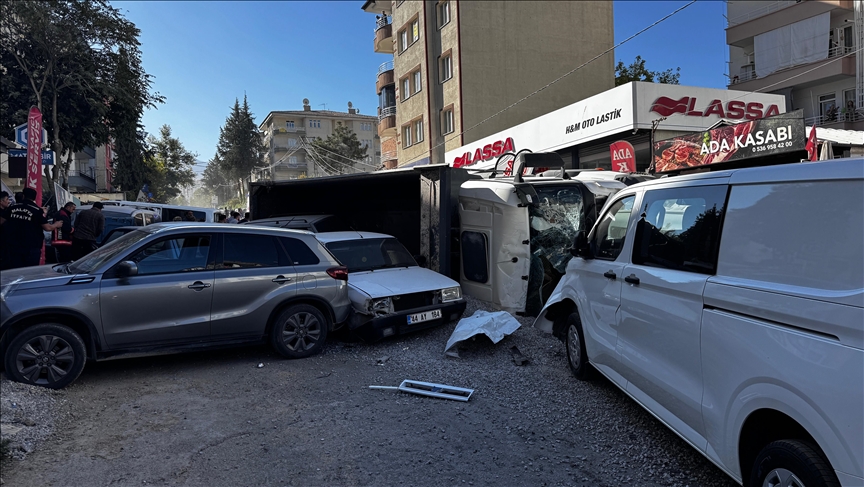 Li Meletiyê kamyoneke ku frena wê xirab bû li 15 wesayîtan qelibî, 5 kes birîndar bûn