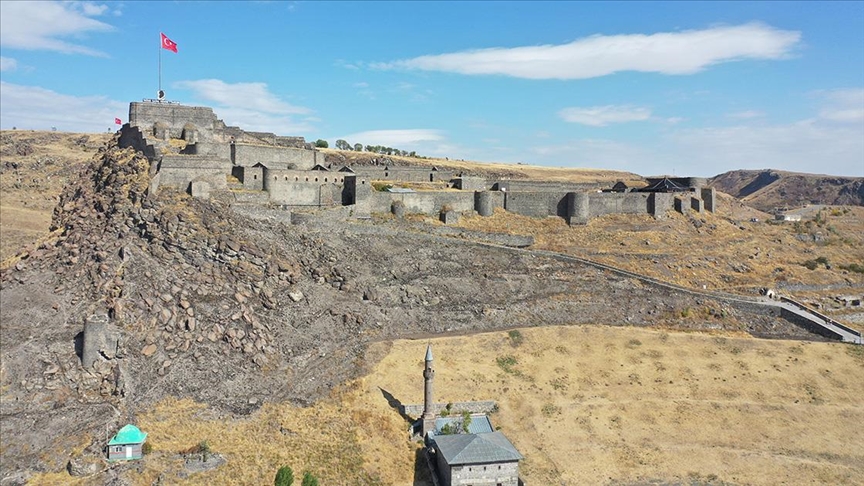 Kars Kalesi ihtişamıyla bin yıldır geçmişin izlerini taşıyor