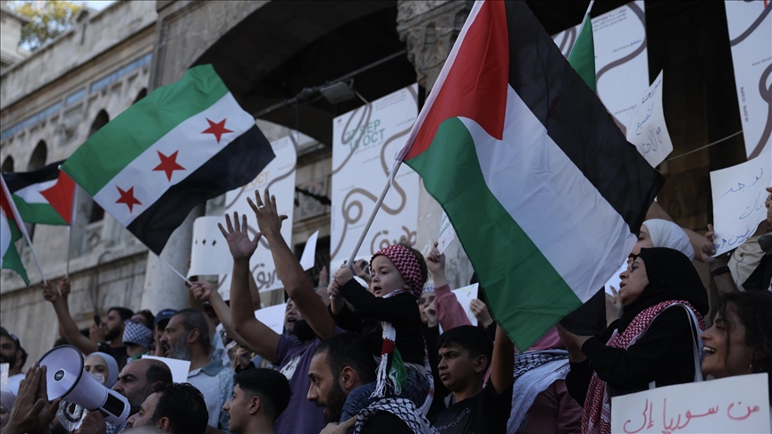 سوريون يتضامنون مع "أسطول الصمود" بمظاهرة في دمشق