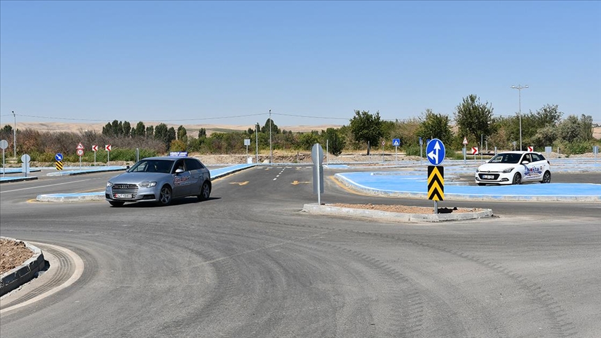 "Sürücü Akademisi" ile adaylar güvenli pistlerde direksiyon çeviriyor