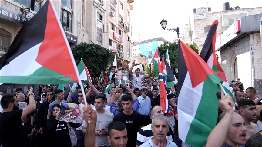 الضفة.. فلسطينيون ينددون بالهجوم الإسرائيلي على "أسطول الصمود"