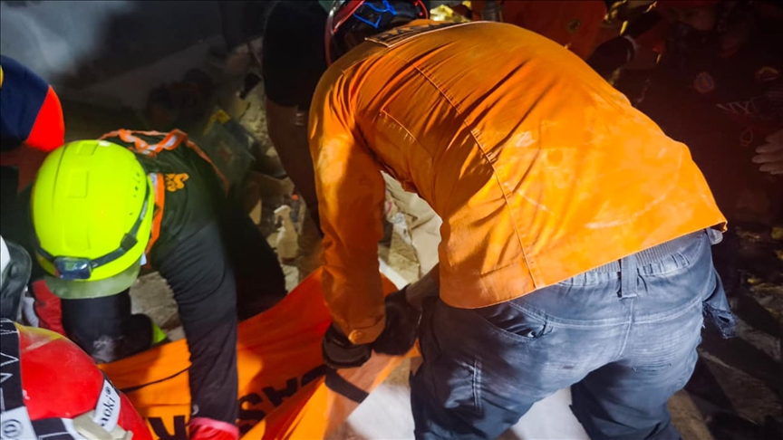 Indonesia battles to rescue trapped students at collapsed school building