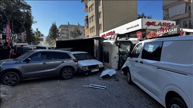 Li Meletiyê kamyoneke ku frena wê xirab bû li 15 wesayîtan qelibî, 5 kes birîndar bûn