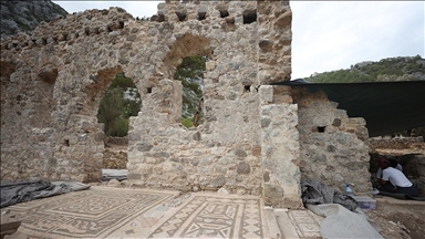 Olympos Antik Kenti'nde yaklaşık 200 metrekarelik hamam yapısı bulundu