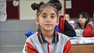 Mezranın "tek öğrencisi" Hasret, sınıf arkadaşlarına kavuştu