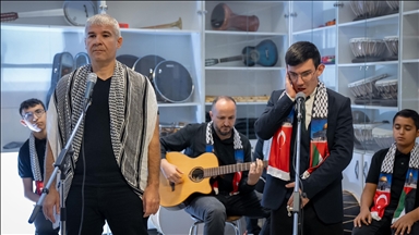 Liseli müzik grubu Küresel Sumud Filosu'na şarkılarıyla selam yolladı 