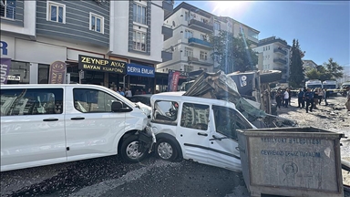 Malatya'da freni arızalanan kamyon 15 araca çarptı, 5 kişi yaralandı
