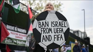 İsrail'in futboldan men edilmesini isteyen protestocular Wembley Stadı'na yürüdü