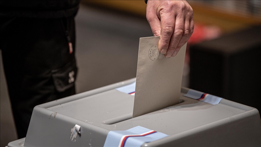 Czechs heading to polls to elect new government