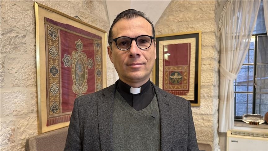 قس فلسطيني يوجّه رسالة للغرب حول حق الفلسطينيين ومزاعم إسرائيل