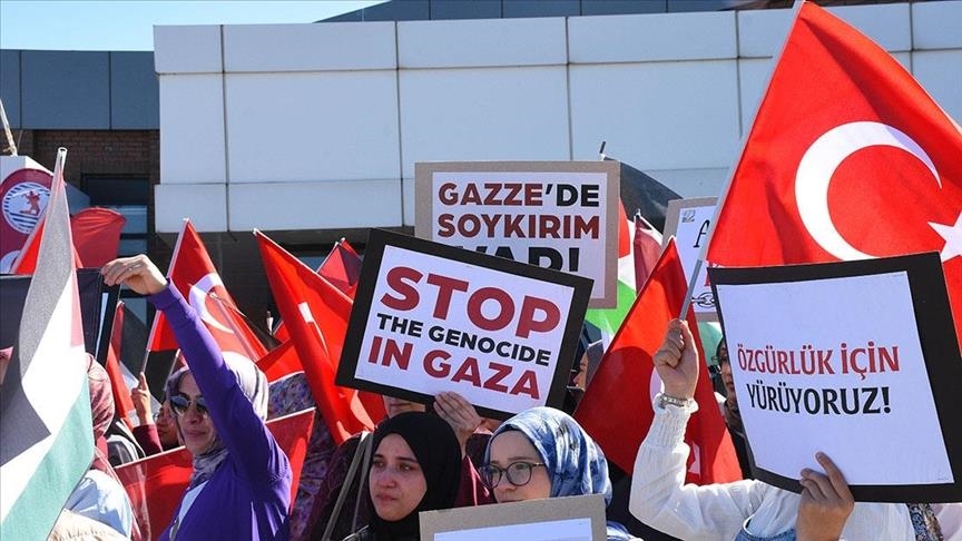 إسطنبول.. اعتصام دعما لأسطولي "الصمود" و"الحرية"
