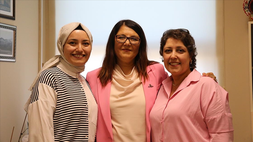 Erken teşhisle yendiği kansere karşı diğer kadınlara destek oluyor