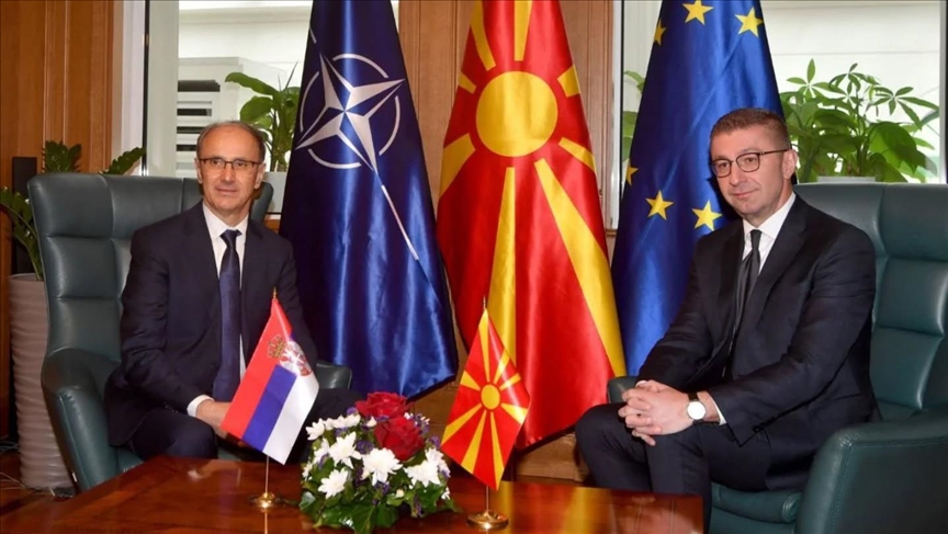Kryeministri i Maqedonisë së Veriut Mickoski pret në takim homologun serb Macut