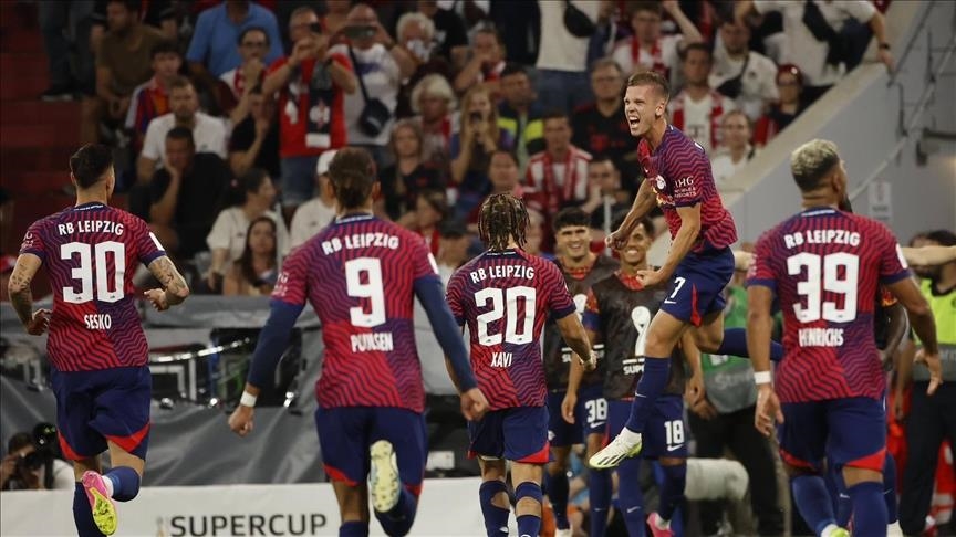 قدم.. بوروسيا دورتموند يسقط في فخ التعادل أمام لايبزيغ