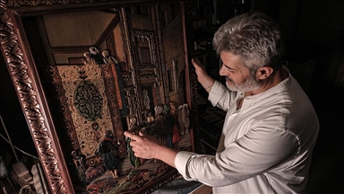 Artisti turk krijon vepra prej druri 3D me artin "neva"