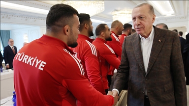 Cumhurbaşkanı Erdoğan, 2024-2025 yılları CW Enerji Türkiye Yağlı Güreş Ligi Boy birincilerini kabul etti