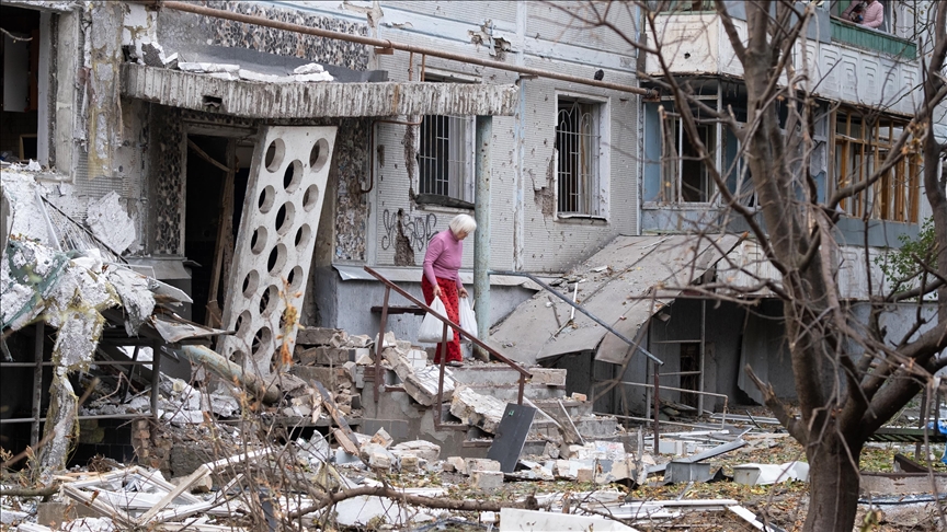 Ukraine : 5 morts et 16 blessés dans des frappes aériennes russes sur les régions de Lviv et de Zaporijjia