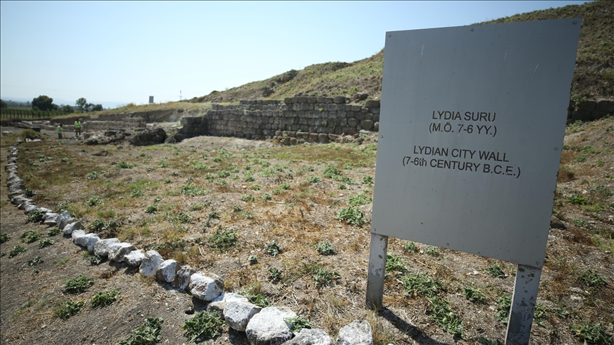 Daskyleion'da Lidyalıların andezit ve kireç taşından yaptığı sur turizme katkı sağlayacak