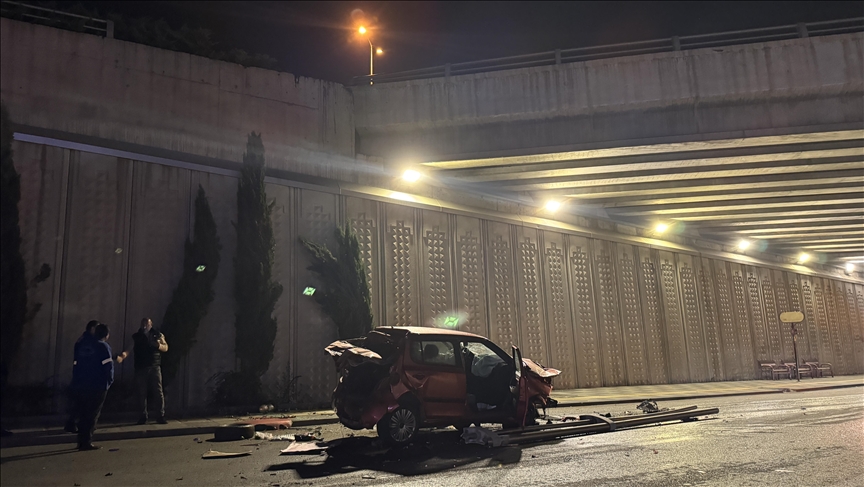 Li Enqereyê ajokarê otomobîla ji pireyê ket xwarê xedar birîndar bû