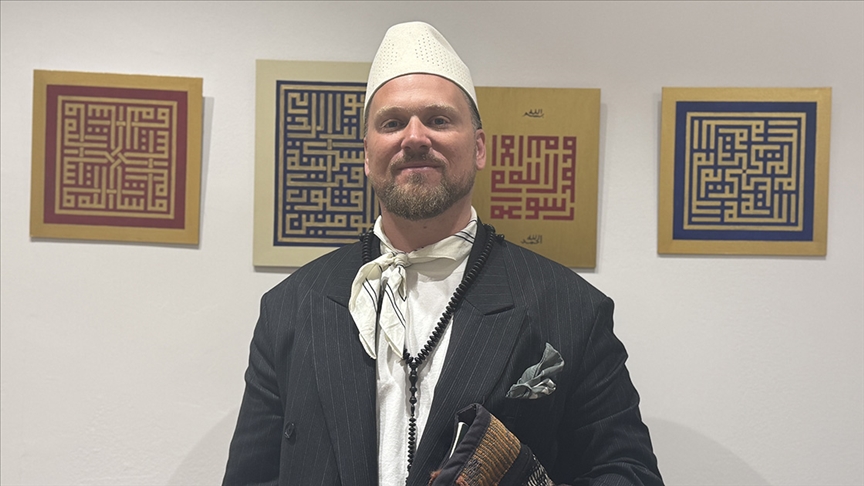 Şair, müzisyen Baraka Blue, İstanbul'da okurlarıyla buluştu
