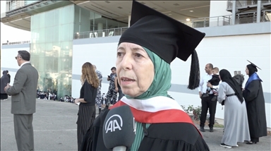 بعمر 74 عاما.. لبنانية تحقق حلمها من كلية الفنون والعمارة 