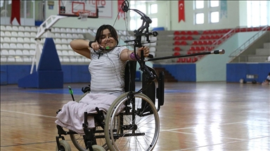 Depremde bacaklarını kaybeden para okçu Feyza Nur'un hedefi Türkiye şampiyonluğu