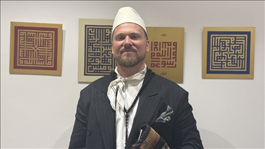Şair, müzisyen Baraka Blue, İstanbul'da okurlarıyla buluştu