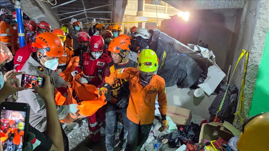 Death toll from Indonesian school collapse rises to 53