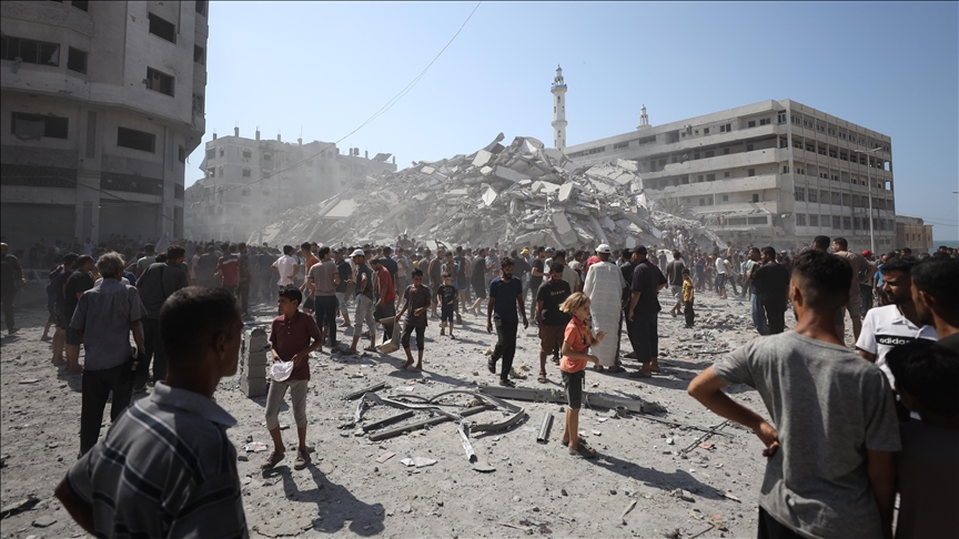 "حكومة غزة": إسرائيل تتجاهل دعوات وقف القصف وتقتل 94 فلسطينيا 