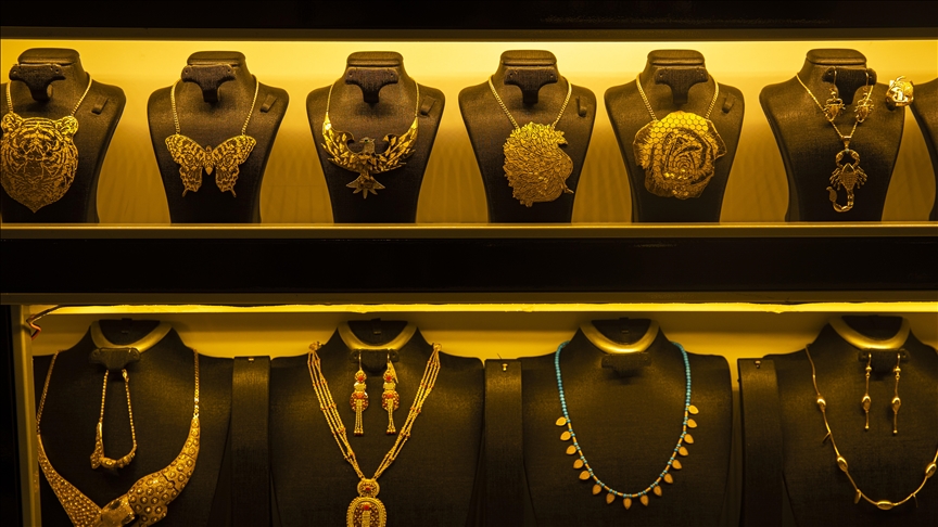 Gold prices hit new record high amid US government shutdown, Fed rate-cut bets