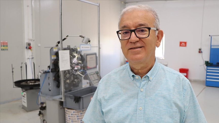 Uluslararası cep telefonu firmasına sim kart çıkarıcı pim üretiyor