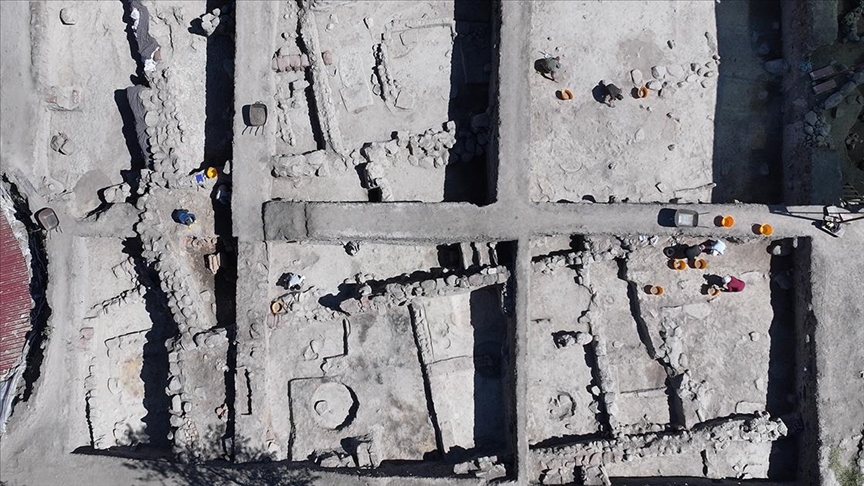 Gökhöyük'te tarih öncesi çağlara ait yerleşimin izleri gün yüzüne çıkarılıyor