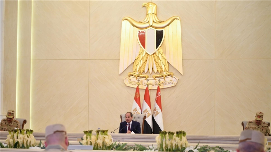 الرئيس المصري يترأس المجلس الأعلى للجيش ويبحث جهود حماية الحدود